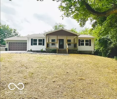 24 N Gillespie St, Greencastle, IN 46135
