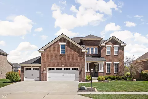 2697 E High Grove Cir, Zionsville, IN 46077