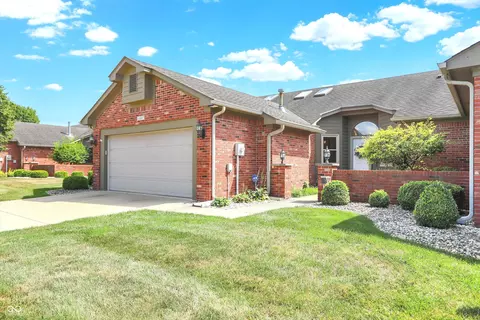 1340 Country Creek Cir, Shelbyville, IN 46176