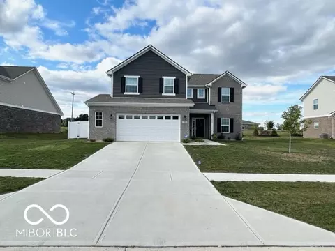 996 Bent Branch Ln, Greenwood, IN 46143