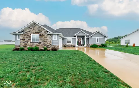 6831 Bluebird Ln, Seymour, IN 47274
