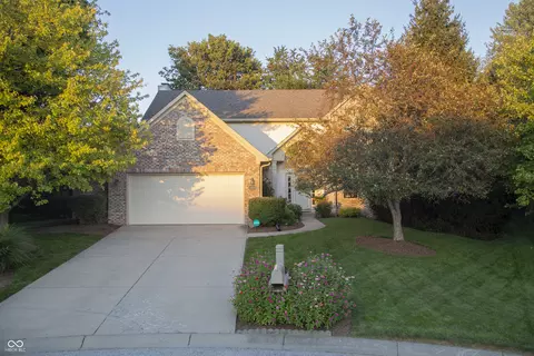 325 Wales Ct, Greenwood, IN 46142