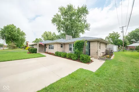 Exterior - 2653 Maple St, Columbus, IN 47201 photo 6 of 14