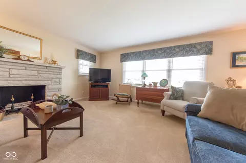 Living - 2653 Maple St, Columbus, IN 47201 photo 5 of 5