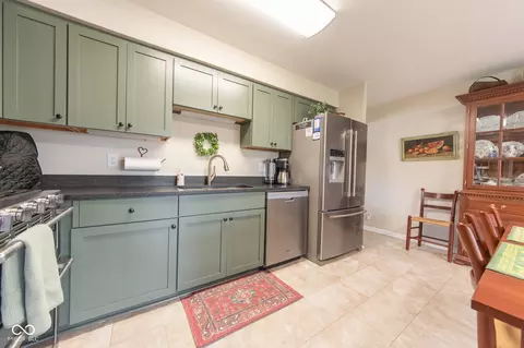 Kitchen - 2653 Maple St, Columbus, IN 47201 photo 3 of 5