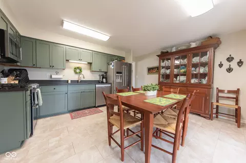 Kitchen - 2653 Maple St, Columbus, IN 47201 photo 4 of 5