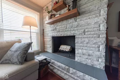 Living - 2653 Maple St, Columbus, IN 47201 photo 3 of 5