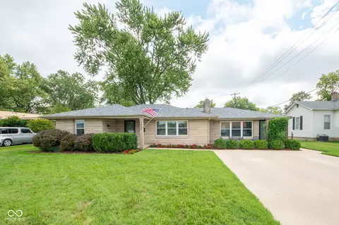 2653 Maple St, Columbus, IN 47201