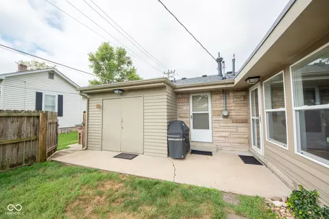 Exterior - 2653 Maple St, Columbus, IN 47201 photo 13 of 14