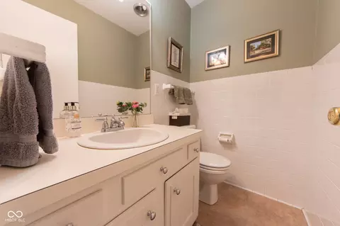 Bath - 2653 Maple St, Columbus, IN 47201 photo 2 of 2