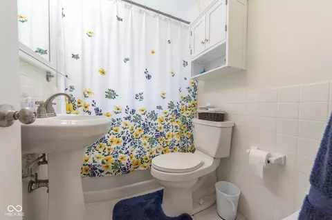 Bath - 2653 Maple St, Columbus, IN 47201 photo 1 of 2