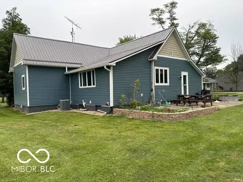 15471 E County Line Rd, Sandborn, IN 47578