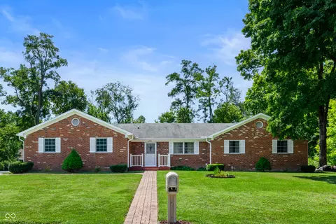6931 Woodridge Dr, Avon, IN 46123