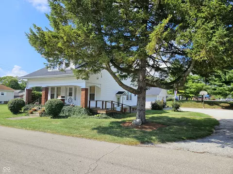 704 E Pearl St E, Waldron, IN 46182 photo 5