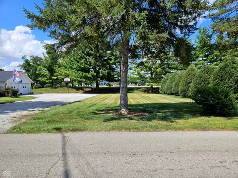 704 E Pearl St E, Waldron, IN 46182 photo 4