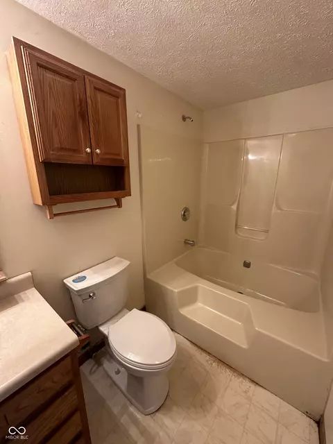 Bath - 107 E Oak St, Roachdale, IN 46172 photo 1 of 8