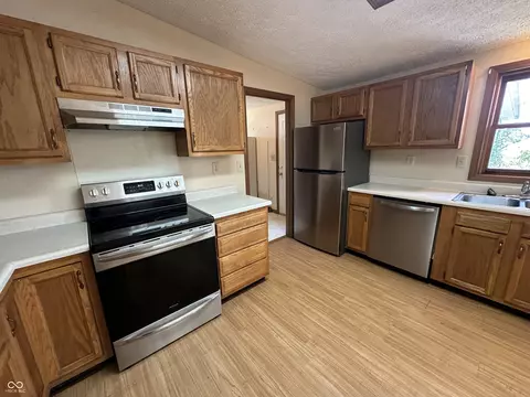 Kitchen - 107 E Oak St, Roachdale, IN 46172 photo 3 of 10