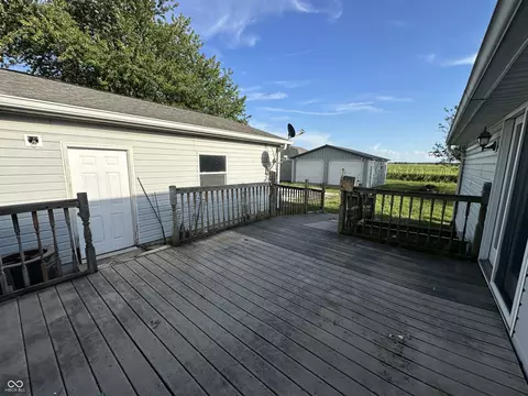 Exterior - 107 E Oak St, Roachdale, IN 46172 photo 7 of 8