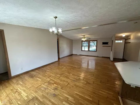 Living - 107 E Oak St, Roachdale, IN 46172 photo 4 of 10