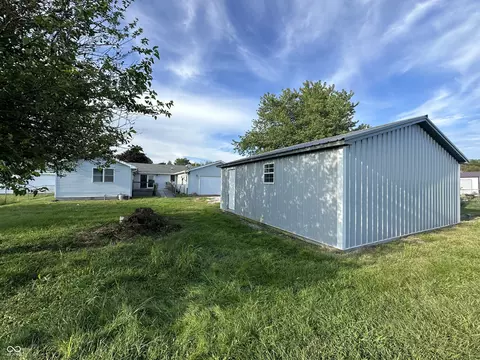 Exterior - 107 E Oak St, Roachdale, IN 46172 photo 8 of 8