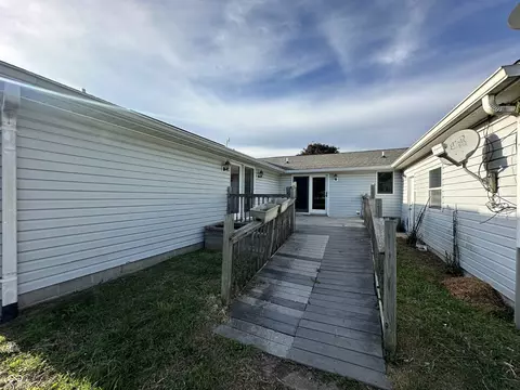 Exterior - 107 E Oak St, Roachdale, IN 46172 photo 5 of 8