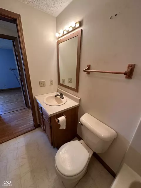 Bath - 107 E Oak St, Roachdale, IN 46172 photo 6 of 8