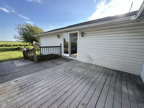 Exterior - 107 E Oak St, Roachdale, IN 46172 photo 6 of 8
