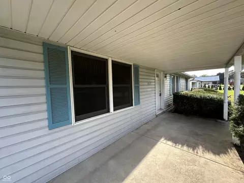Exterior - 107 E Oak St, Roachdale, IN 46172 photo 2 of 8
