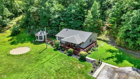 11221 W Baker Hollow Rd, Columbus, IN 47201