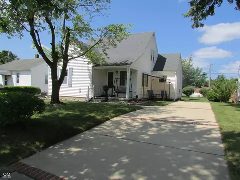 558 Elmwood Dr, Frankfort, IN 46041