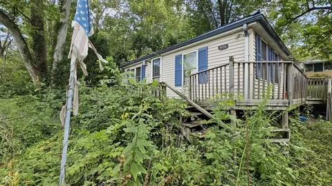 8856 S Sleepy Hollow Rd, Waldron, IN 46182