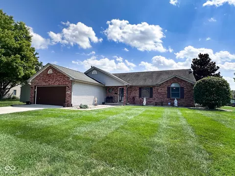 1913 Fairfax Dr, Columbus, IN 47203