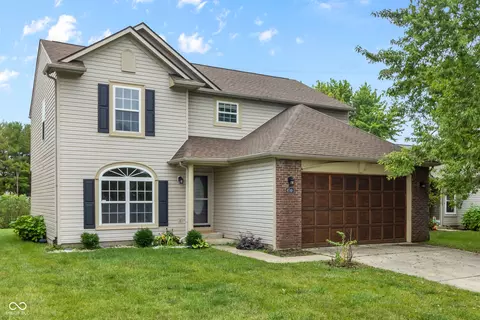 6749 Lexington Cir, Zionsville, IN 46077