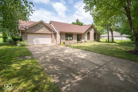 2840 Sunderland Dr, Martinsville, IN 46151