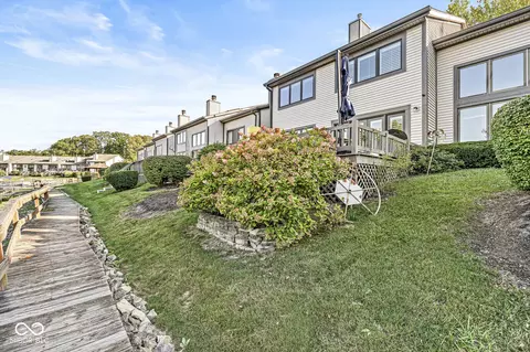 8078 Shorewalk Dr, Indianapolis, IN 46236