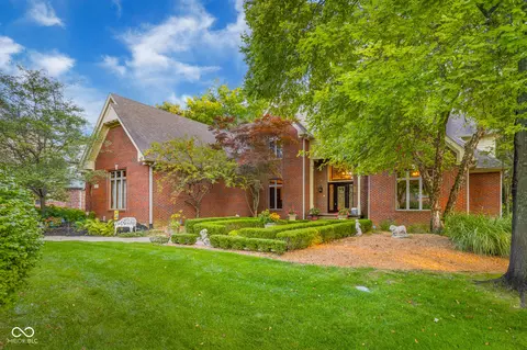 1438 Eagle Trace Ct, Greenwood, IN 46143