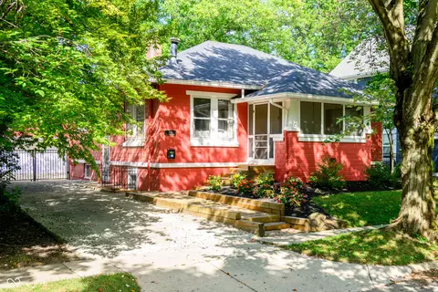 270 N Maple St, Zionsville, IN 46077
