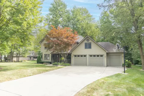 5525 N Cherry Tree Dr, Greenfield, IN 46140