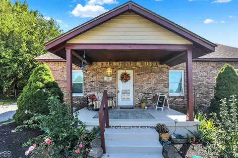 620 Pushville Rd, Greenwood, IN 46143