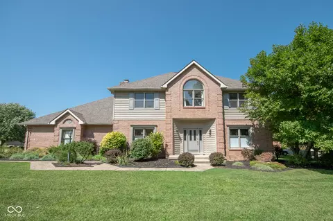 1374 Blackhawk Dr, Columbus, IN 47201