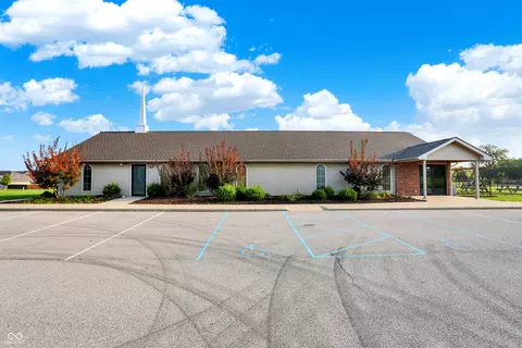 335 Pleasant St, Trafalgar, IN 46181