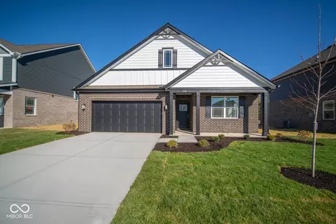 1410 Foxtail Ln, Greenwood, IN 46143