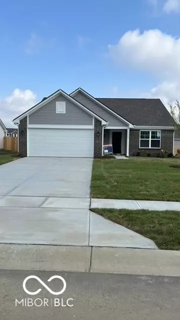 6588 W Regatta Dr, Greenfield, IN 46140