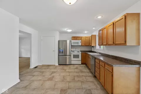 Kitchen - 99 Bennett Rd, Carmel, IN 46032 photo 2 of 2