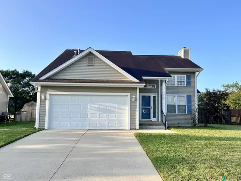 5929 Regency Dr, Columbus, IN 47203