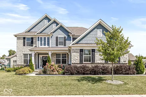 3721 Conifer Dr, Zionsville, IN 46077