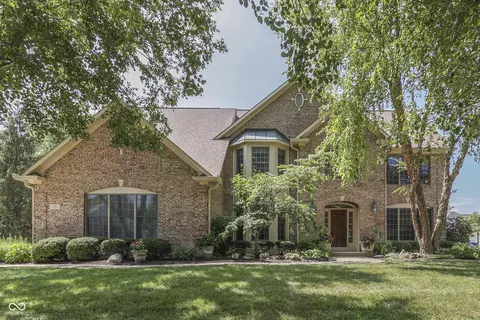2140 Caledonian Ct, Greenwood, IN 46143