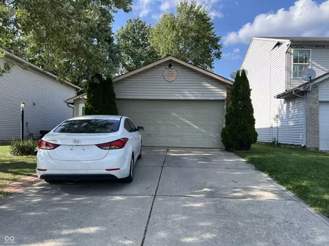 640 Meadows Edge Ln, Indianapolis, IN 46217