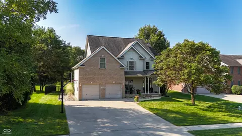 658 Greystone Ct, Columbus, IN 47201