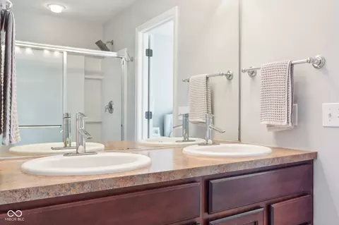 Bath - 12858 Thames Dr, Fishers, IN 46037 photo 6 of 7